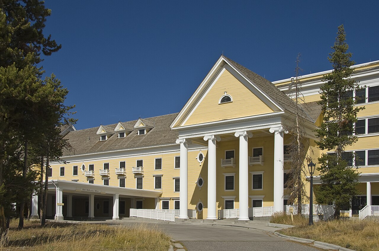Lake Yellowstone Hotel & Cabins